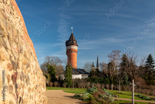 Burg bei Magdeburg , Weinberg mit Wasserturm.
