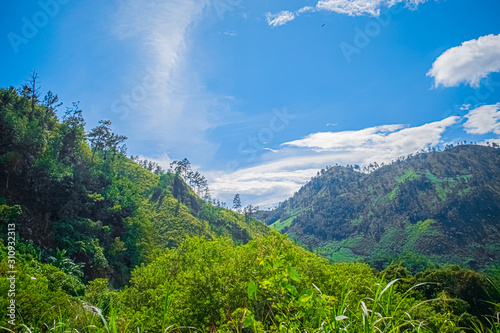 paisaje de montañas lanquin alta verapaz  photo