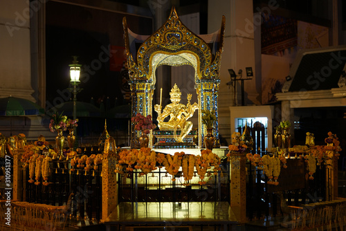 Obraz na płótnie Bangkok,Thailand-December 8, 2019: Hindu God Brahma Statue before the dawn in Ba
