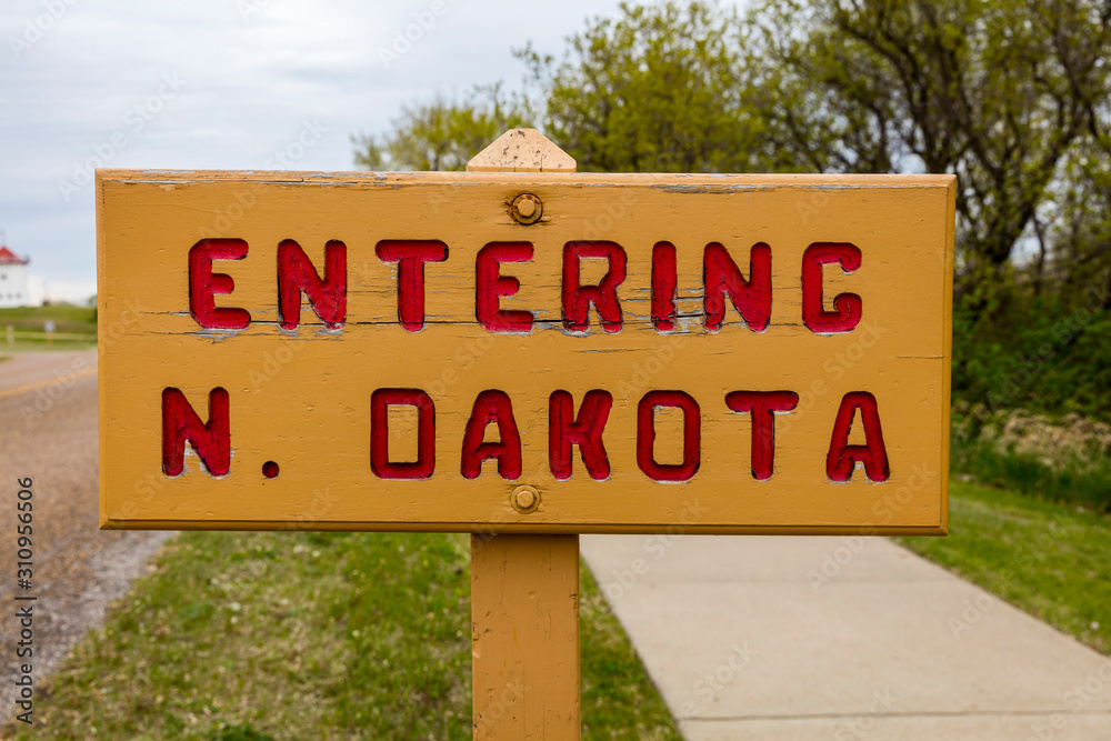 4/29/2019 N DAKOTA, USA - Welcome to North Dakota state road sign