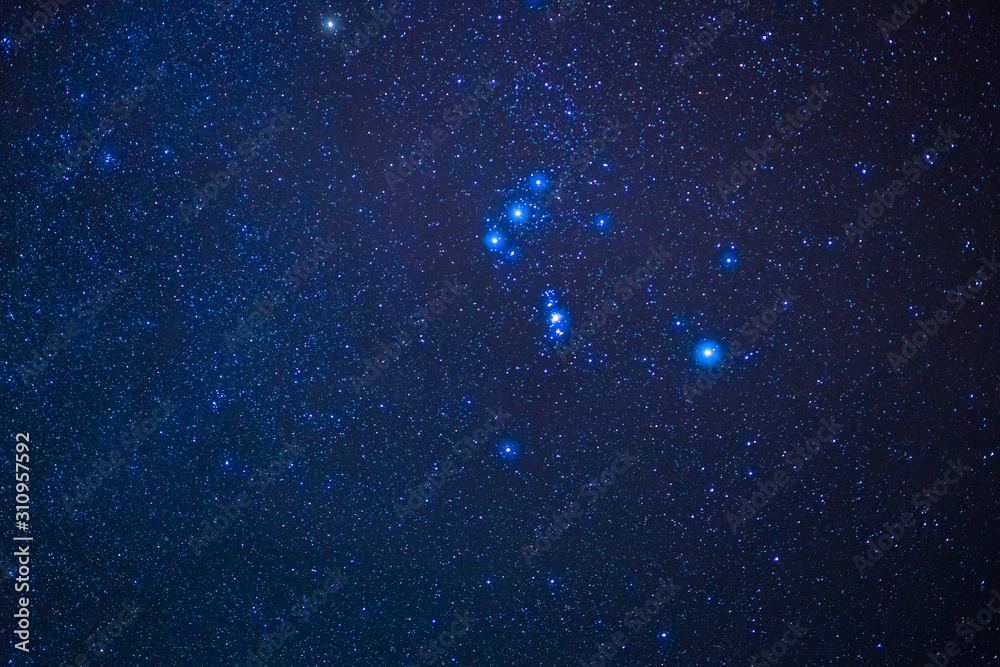 Fototapeta premium Mgławica Oriona zimową nocą