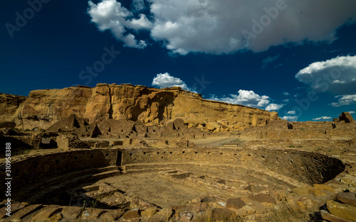 Canvastavla Chaco Canyon, Indian Ruins, at sunset