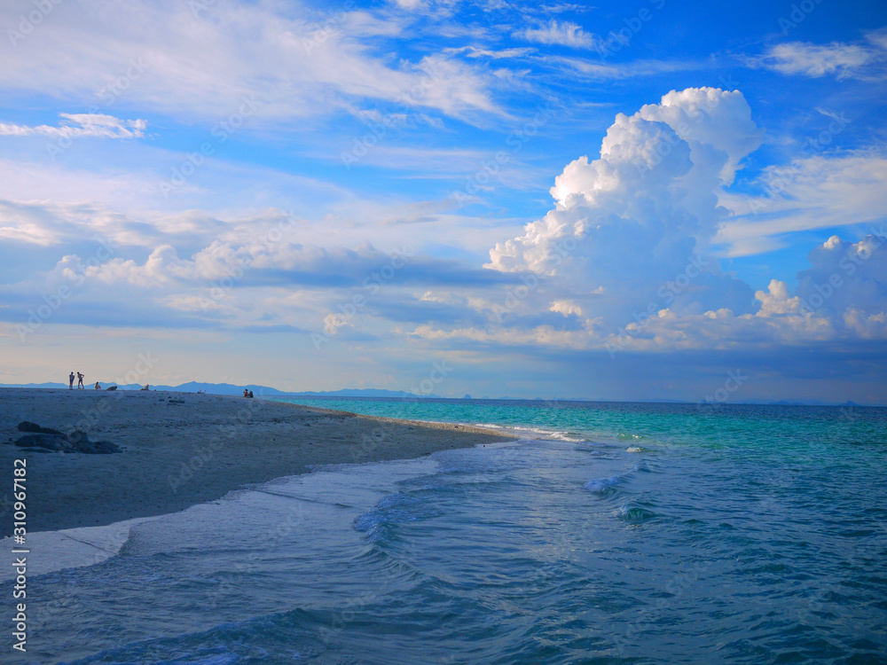Fototapeta premium Sea sand and sky natural view at PP Island