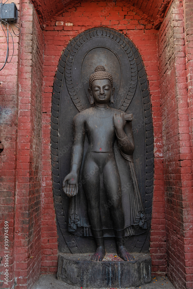  golden Buddha statue