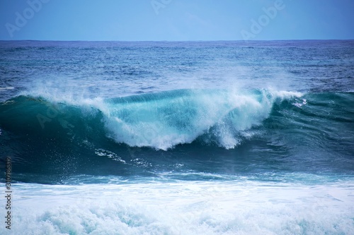 Mer agitée gouffre de l'étang salée et manapany les bains