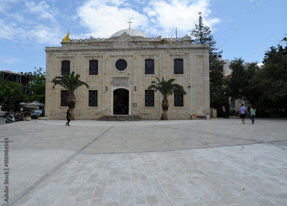 Façade de l'église Saint-Tite à Héraklion en Crète