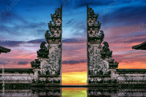 Εκτύπωση καμβά Temple gates at Lempuyang Luhur temple in Bali, Indonesia.
