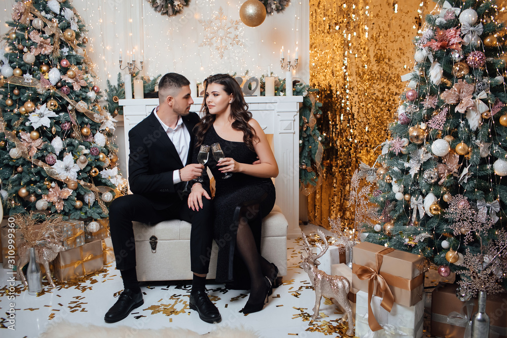 Free: Couple celebrating new years party Free Photo - nohat.cc