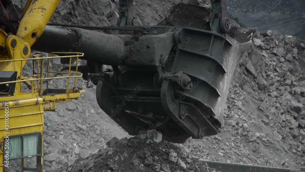 excavator loads huge quarry dump truck excavator loads huge quarry dump truck