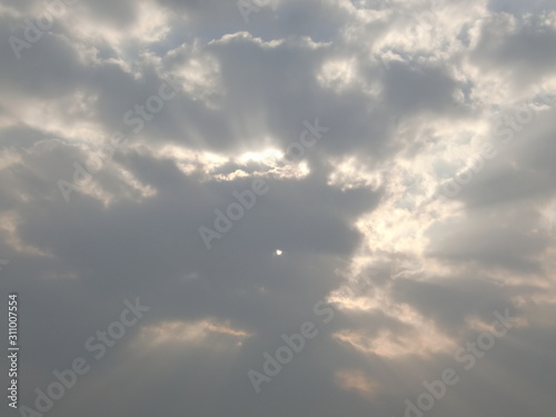 黒雲と光