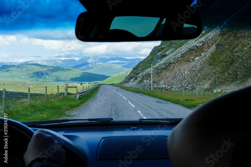 Blick aus dem Auto, nach Ardmair, in die Highlands von Schottland