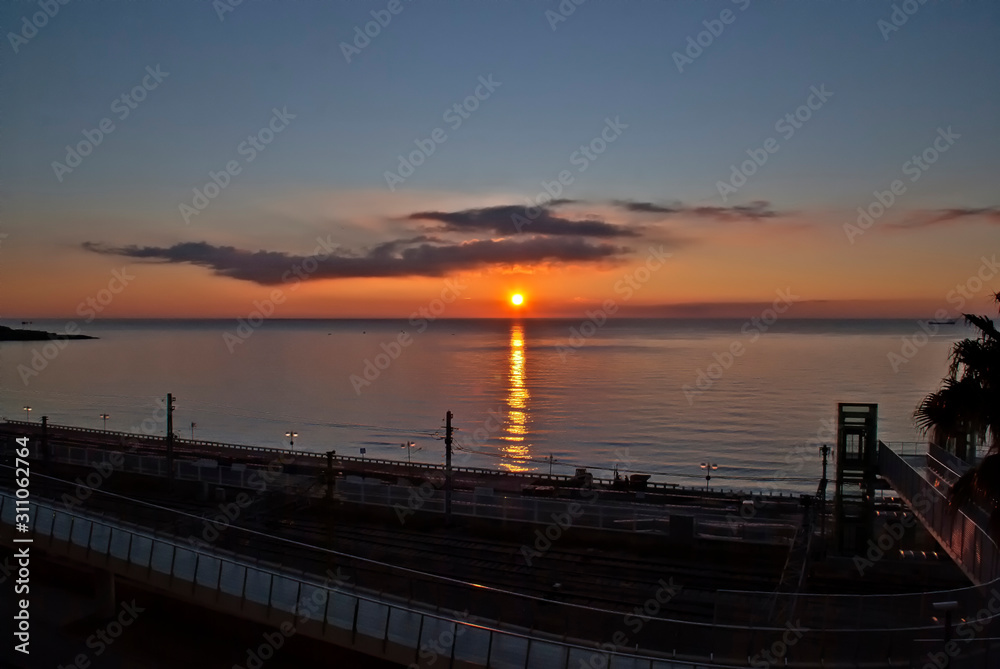 amanecer en el Mediterráneo, Tarragona (España) amanecer en el Mediterráneo, Tarragona (España)