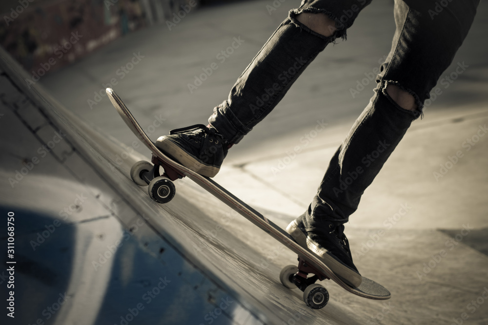 Feet riders. Ollie Skate адидас. Ollie Skate кроссовки. Трюковой скейт. Кататься на скейтборде.