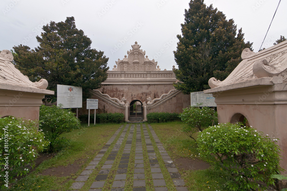 Obraz premium The east gate into the Taman Sari bathing complex, Yogyakarta