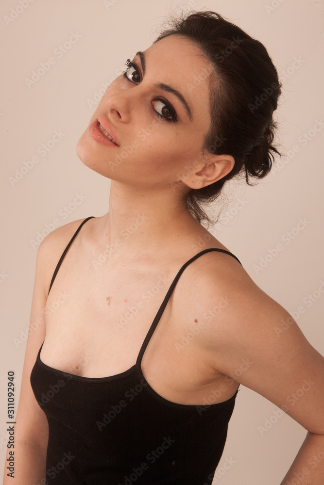 ragazza bella pelle da beauty occhi grandi sensuale Stock Photo | Adobe  Stock