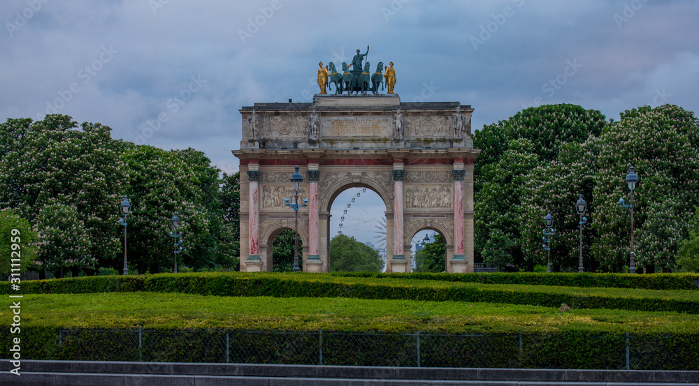 Obraz premium l'arc de triomphe des tuileries
