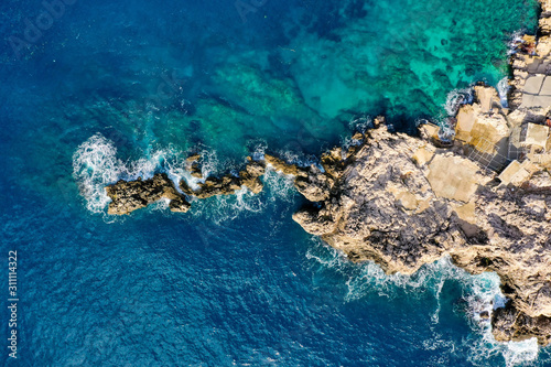 Vista cenital de Mar  Adriatico y piedras