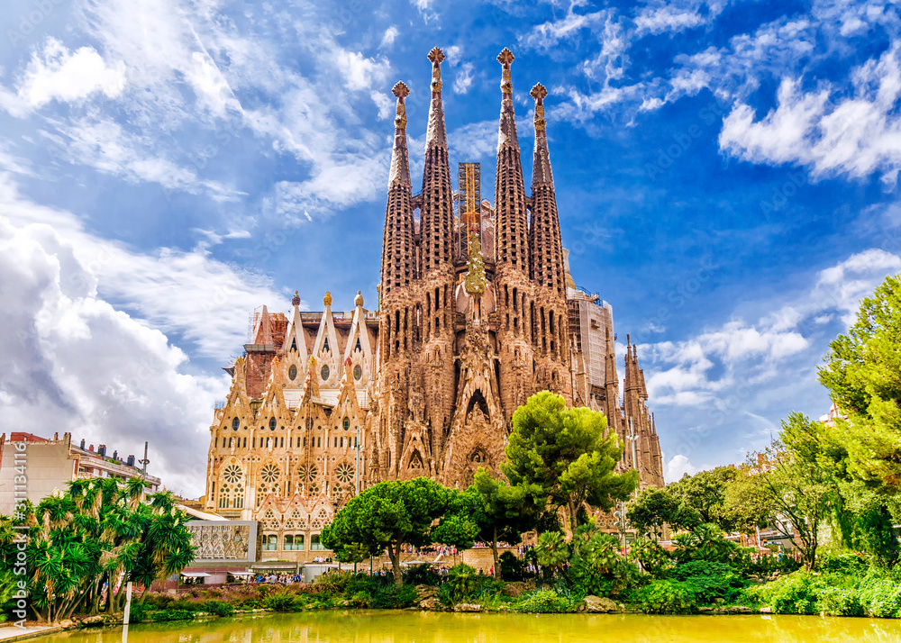 Plakat BARCELONA HISZPANIA, WRZESIEŃ, - 15,2015: Sagrada Familia w Barcelona. Sagrada - najbardziej znane budynki stworzone przez Antoniego Gaudiego.