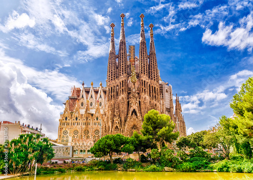 BARCELONA, SPAIN - SEPTEMBER 15,2015 :  Sagrada Familia  in  Barcelona Fototapet