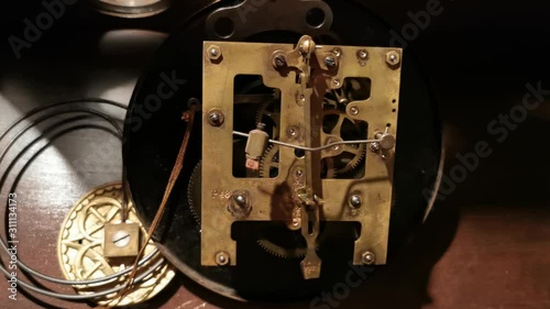 mechanism of old clock
