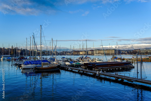 Bateaux de plaisance au port © patrick