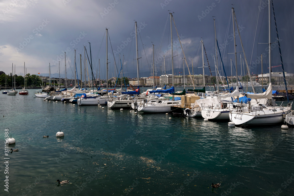 Jour d'orage au port de Genève