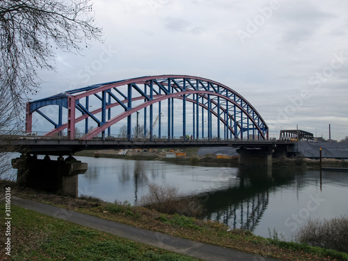 Karl-Lehr-Brücke (bridge) in Duisburg Ruhrort © Marcel