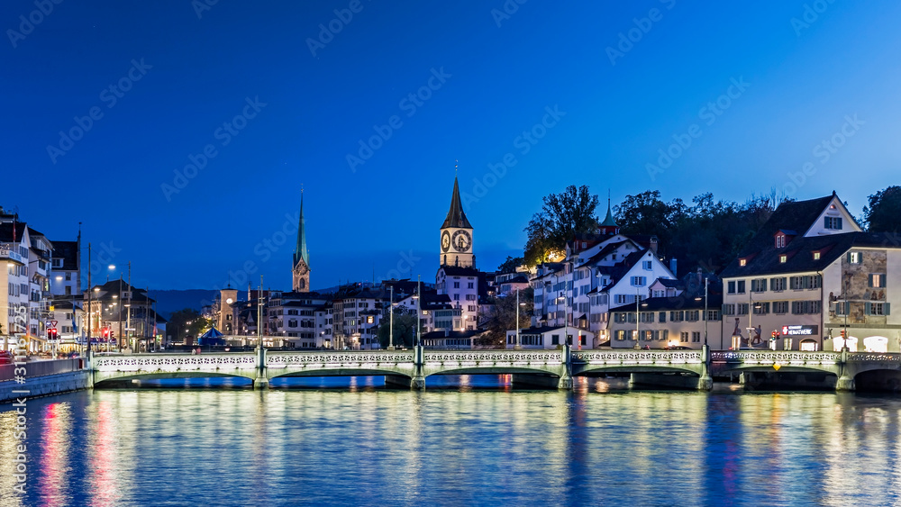 Das hystorische Zuerich bei Nacht