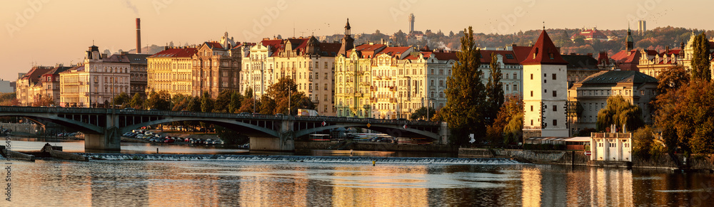 Obraz premium Prague at sunrise