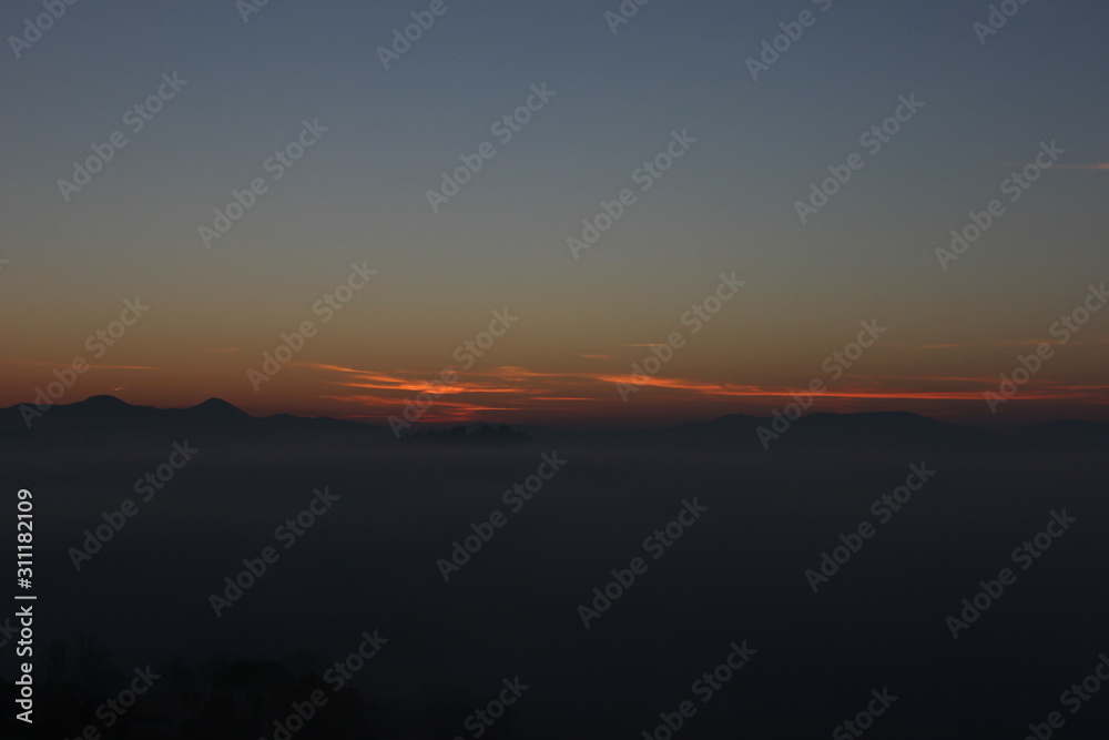 Tramonto collinare Tramonto collinare