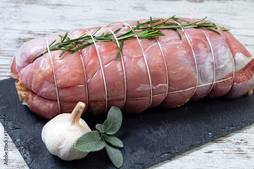 Arrosto di vitello su piatto d'ardesia