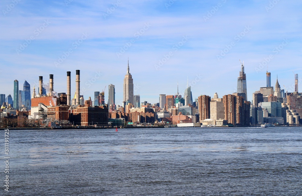Obraz premium skyline of new york city, skyline, city, water, skyscraper, urban, cityscape, panorama, downtown, architecture, building, tower, manhattan, river
