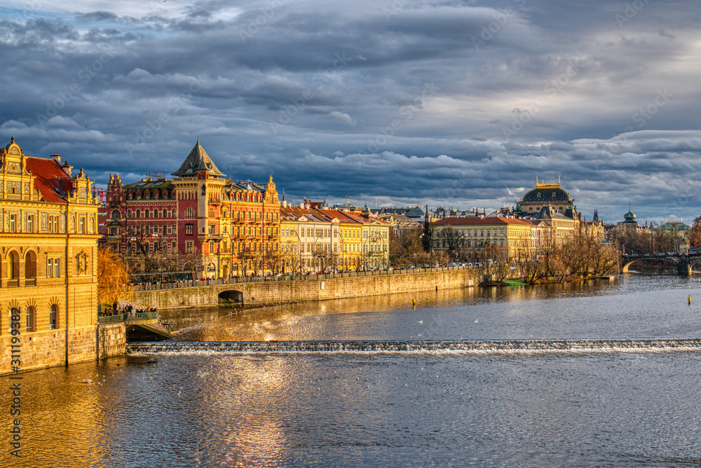 Obraz premium view of beautifully illuminated coastline from buildings in prague