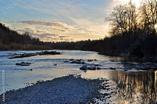 Abendstimmung an der Isar in M  nchen  Bayern