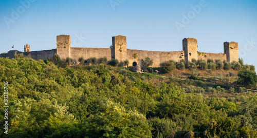 Monteriggioni, Ansicht der Burg, des Ortes von Osten, Toskana, Italien