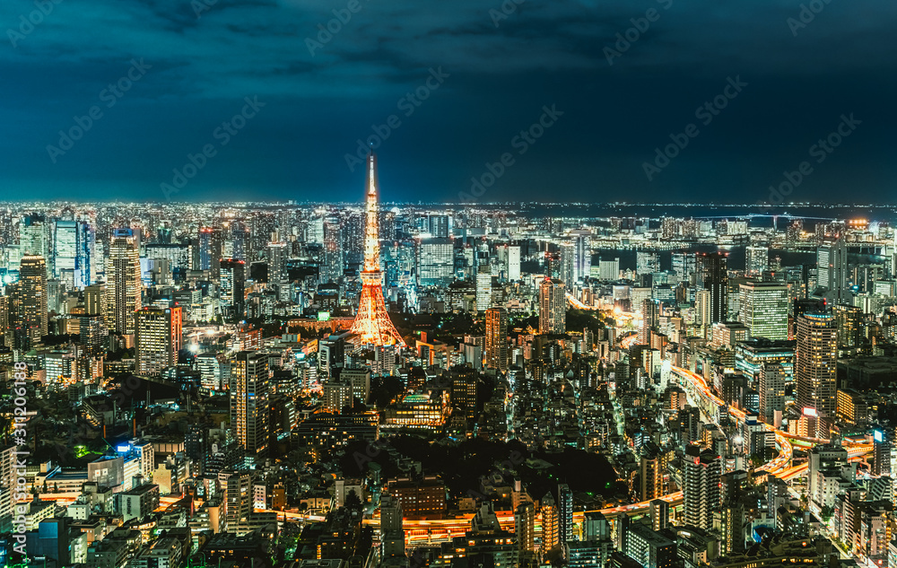 Fototapeta premium Cityscape of Tokyo central at night, Japan