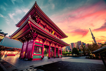 Wandcirkels Tokio Senso-ji tempel met dramatische lucht  © fenlio