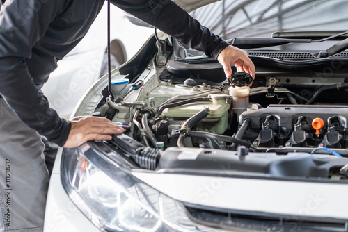 Mechanic man open cap for check brake fluid, inspection and mentenance car  © Kanemme6