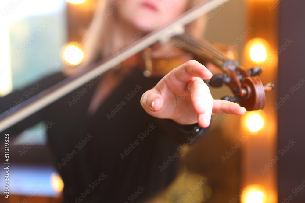 Girl playing the violin Girl playing the violin