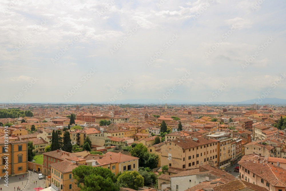 Vista da cidade de Pisa da torre inclinada. Itália 