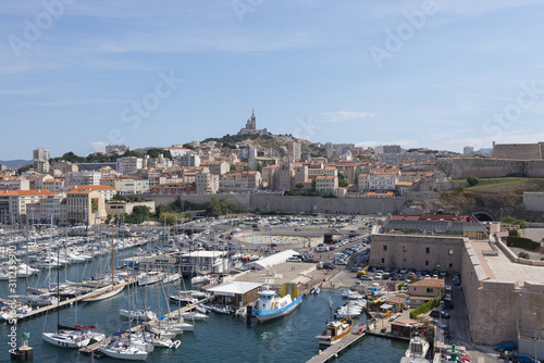 Marseille. Le vieux port et Notre Dame de la Garde. Marseille. The old port and Notre Dame de la Garde.
