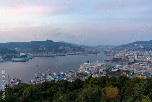 [長崎県]長崎市街の夕景（鍋冠山公園）