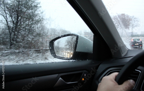 Guidare sotto la pioggia in inverno © Alfons Photographer