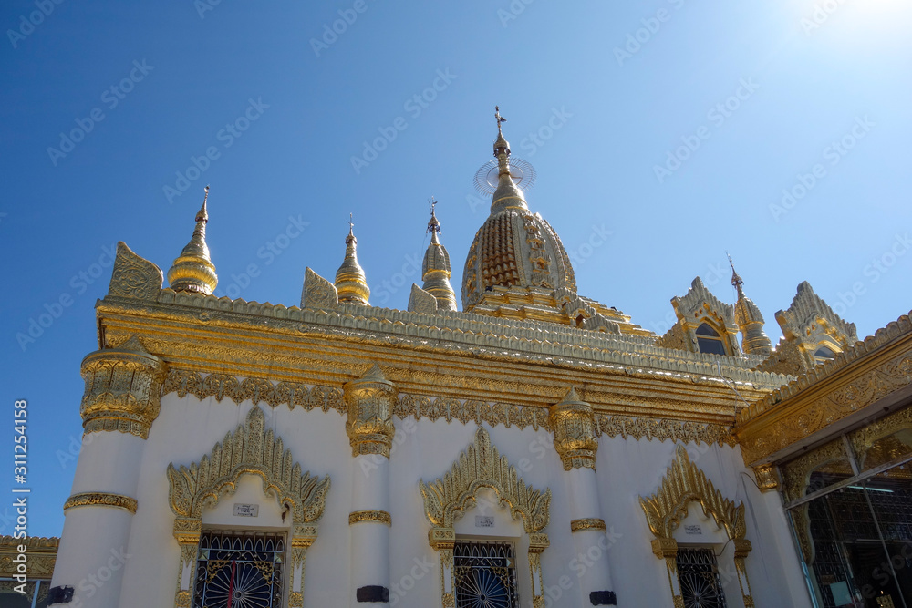 Fototapeta premium Mahar EntHtooKanThar Pagoda