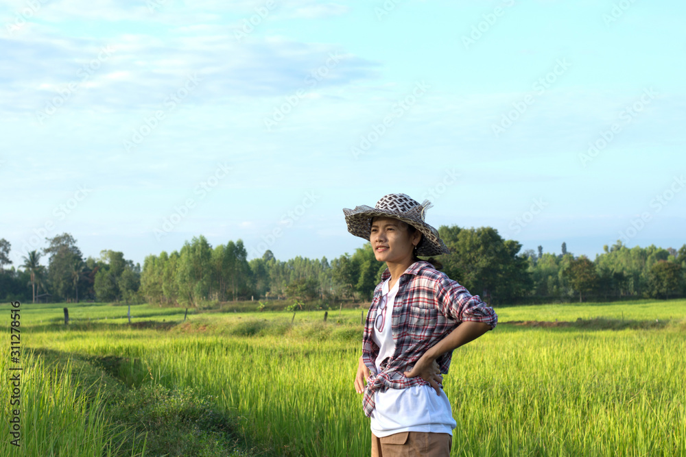 Obraz premium Happiness beautiful woman in field,soft focus.
