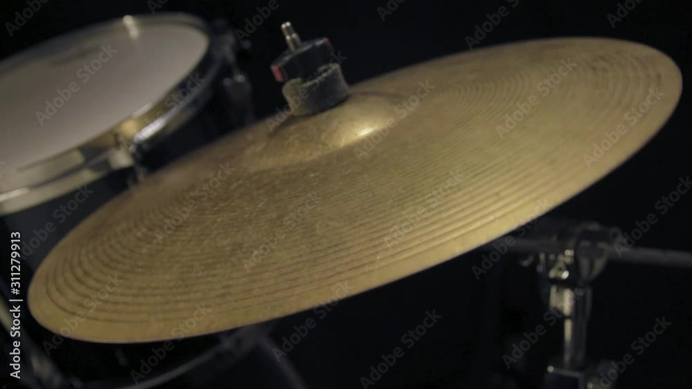 crash single hit, slowmotion
Drum clips closup, recorded in my studio. crash single hit, slowmotion
Drum clips closup, recorded in my studio.