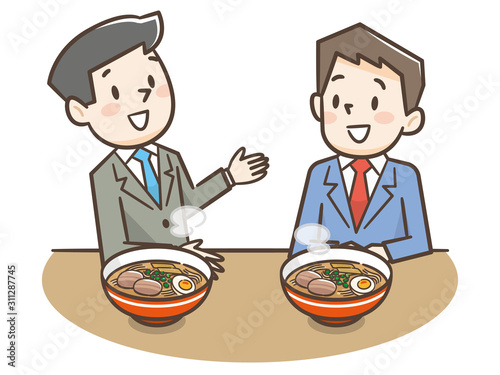ラーメンを食べる男性