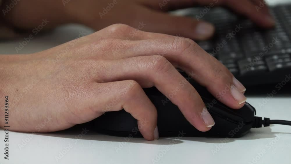 パソコンの作業する人 パソコンの作業する人