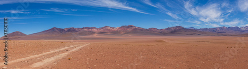 Leinwand Poster Panoramic view of a track on the altiplano in Bolivia