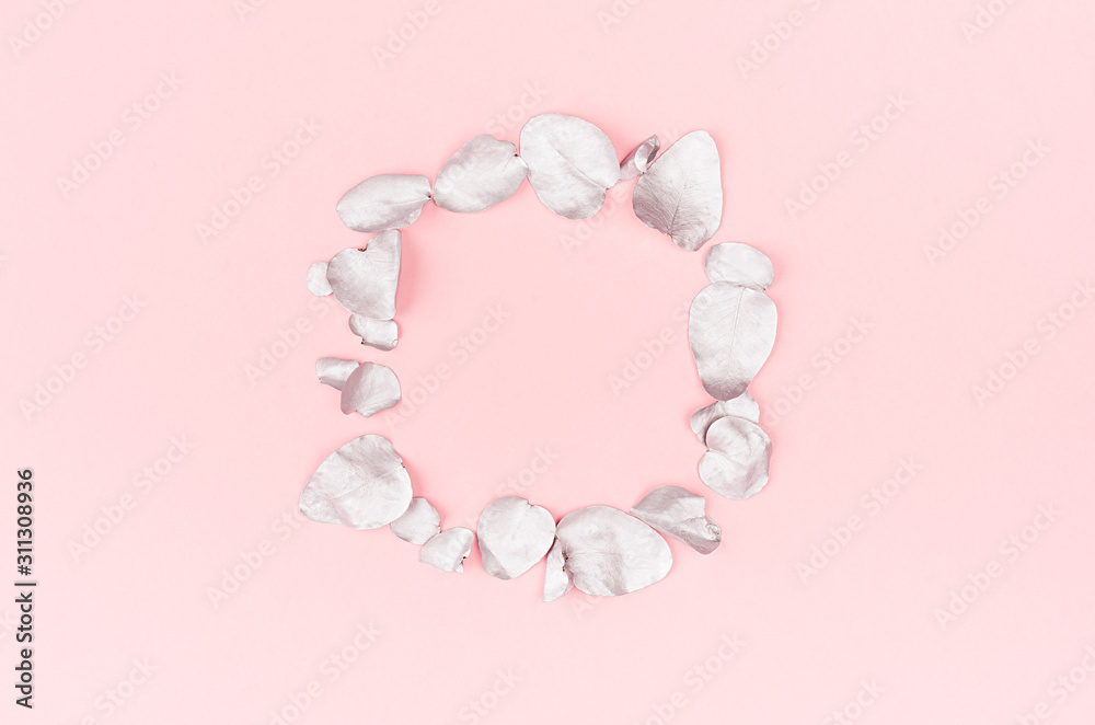 Obraz premium Valentine day background - blank wreath of silver eucalyptus leaves on pastel pink backdrop, top view, copy space.
